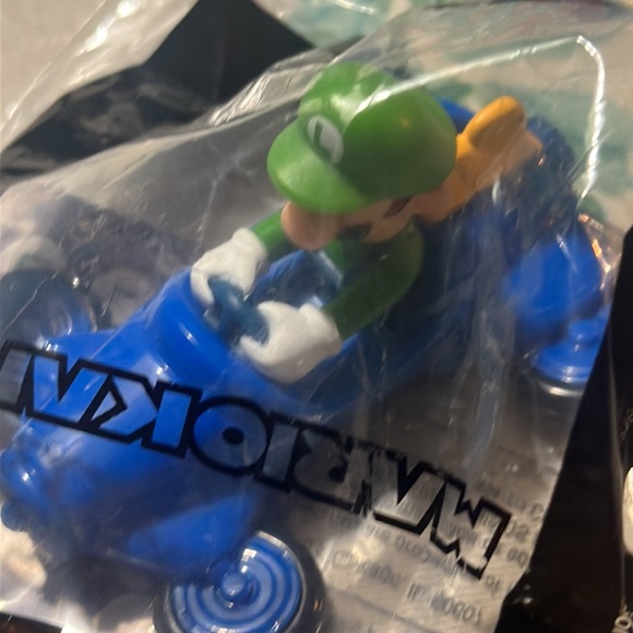 McDonalds Toy 2023 Luigi in Blue Car Sealed - Picture 3 of 3